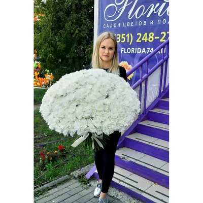 101 белая хризантема в букете за 25 690 руб. | Бесплатная доставка цветов  по Москве