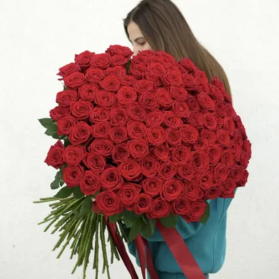 Купить букет из 101 красной розы Ред Наоми (Red Naomi) с доставкой по Минску