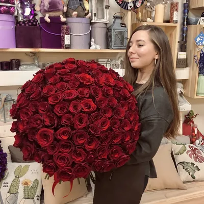 Букет из 101 розы из Эквадора по цене 32276 руб. заказать с доставкой по  Москве - свежие цветы от интернет-магазина \"Во имя розы\"