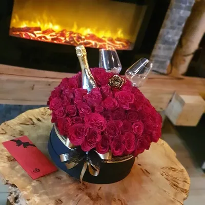 101 роза в форме сердца