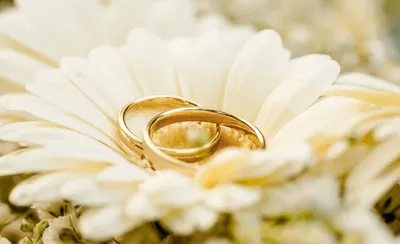 Драгоценный камень на юбилей: что подарить на годовщину свадьбы, знакомства?