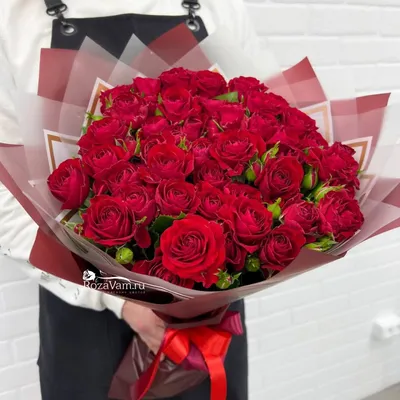 Букет из 15 белых и розовых кустовых роз купить с доставкой по Краснодару