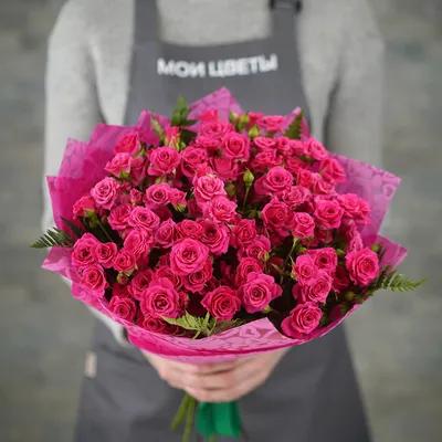 Купить 15 розовых кустовых роз с доставкой в СПб