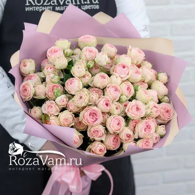 Купить композицию из 15 розовых кустовых роз по доступной цене с доставкой  в Москве и области в интернет-магазине Город Букетов