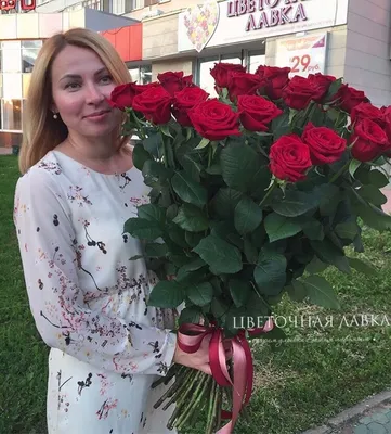 Крафт букет из 15 роз с доставкой в Новосибирске. Служба доставки цветов и  подарков - FLO365