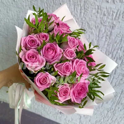 Букет из 17 российских розовых роз купить по выгодной цене