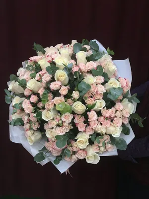 17 роз в шляпной коробке с топпером доставка в Красноярске | ФлоРум24