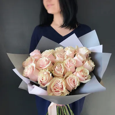 букет из 17 роз с диантусами