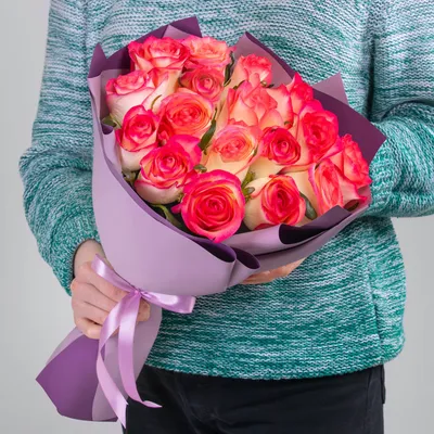 Моно букет из 17 роз с доставкой в Новосибирске. Служба доставки цветов и  подарков - FLO365
