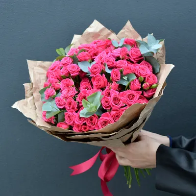 25 кустовых роз Натали | доставка по Москве и области