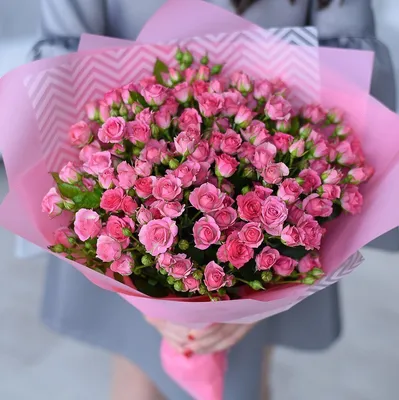 Букет из 25 кустовых роз \"Мадам Бомбастик\" купить в Курске | заказать живые  цветы с доставкой на дом или самовывоз