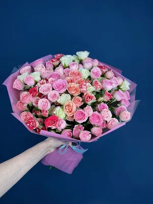Купить 25 пионовидных кустовых роз во Владивостоке за 11200 рублей