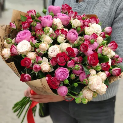 Красивый букет из 25 пионовидных и кустовых роз по цене 8976 руб. заказать  с доставкой по Москве - свежие цветы от интернет-магазина \"Во имя розы\"