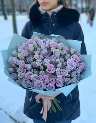 Букет 25 кустовых роз с лентой: заказать и купить по цене 7 650 руб. с  доставкой в Ханты-Мансийске