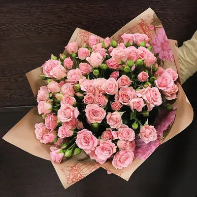 25 кустовых роз леди бомбастик купить в Саратове недорого