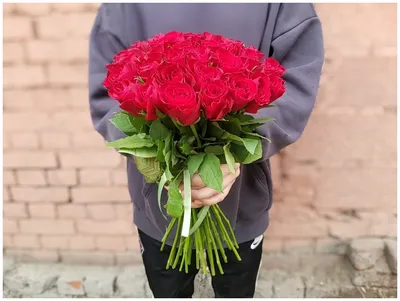 Букет из 25 красных роз 40 см - купить в Москве по цене 2090 р - Magic  Flower