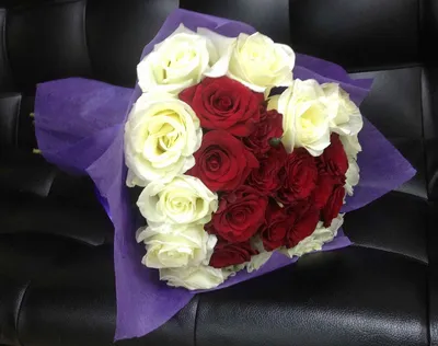Купить Букет из 25 красных роз 40 см (Эквадор) в упаковке от 4460 руб. в  Санкт-Петербурге с бесплатной доставкой: цена, фото, описание