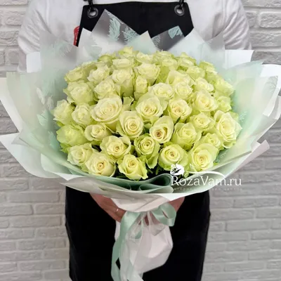 Букет из 25 белых и розовых роз 40 см - купить в Москве по цене 2790 р -  Magic Flower