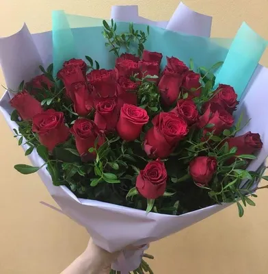 Купить Букет из 25 красных роз 40 см (Эквадор) от 4130 руб. в  Санкт-Петербурге с бесплатной доставкой: цена, фото, описание