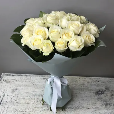 Купить букет из 27 высоких роз в Москве с доставкой недорого