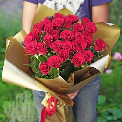 27 красных метровых роз (100 см) купить в Москве - цена 7 150 руб c  бесплатной доставкой ✿ Интернет-магазин Bella Roza