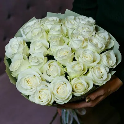 Купить букет из 27 белых роз 90 см по доступной цене с доставкой в Москве и  области в интернет-магазине Город Букетов