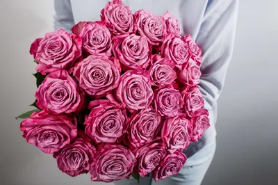 Букет из 27 роз с эвкалиптом, артикул: 333073130, с доставкой в город Липецк