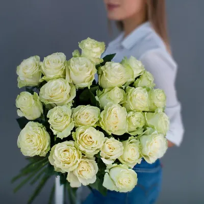 Купить 27 роз с доставкой в Новом Уренгое - Мир цветов