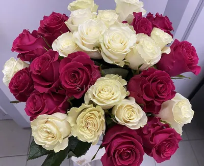 Букет 27 кустовых роз ассорти с доставкой в Санкт-Петербурге.