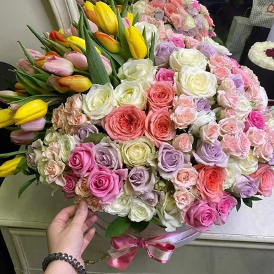 Купить Букет из 33 желтых пионовидных тюльпанов с оформлением в Томске -  доставка цветов МАКИ