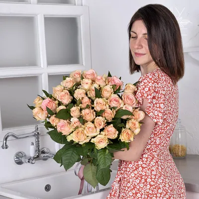 Большой букет из 35 кустовых роз - заказ и доставка в Челябинске