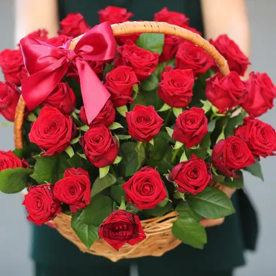 Купить букет из 41 белой розы (70 см.) по доступной цене с доставкой в  Москве и области в интернет-магазине Город Букетов
