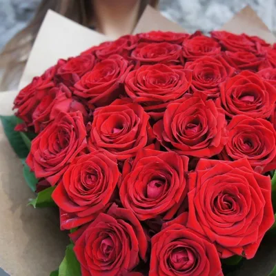 35 красных роз в корзине - 33050 букетов в Москве! Цены от 707 руб. Зеленая  Лиса , доставка за 45 минут!