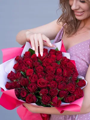 Букет из 51 красной розы (50 см). — купить в интернет-магазине по низкой  цене на Яндекс Маркете