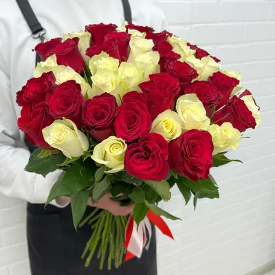 51 белая роза premium 50 см - купить в Москве по цене 5090 р - Magic Flower