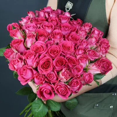 Букет из 51 розы микс 50 см в упаковке купить в Барнауле с бесплатной  доставкой | Розы недорого оптом розница