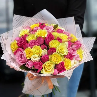 Букет из 51 разноцветной розы 50 см - купить в Москве по цене 5090 р -  Magic Flower