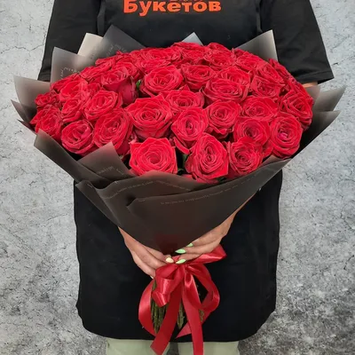 51 белая роза 60 см в красивой упаковке доставка в Екатеринбурге |  Цветочная мастерская Болеро
