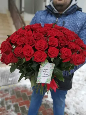 Букет из 51 красной и белой розы (60 см) купить недорого, доставка -  магазин цветов Абари в Омске