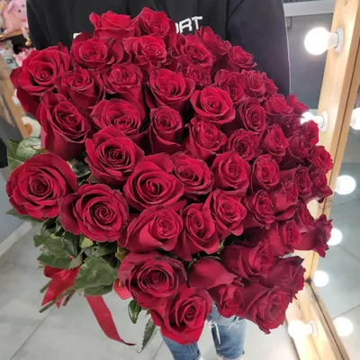 ХИТ - 51 красная роза «Ред Наоми» 70 см - Купить розы с доставкой