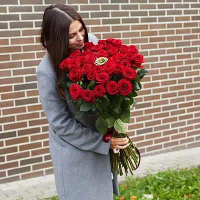 51 красная роза в букете - 80 см. за 14 990 руб. | Бесплатная доставка  цветов по Москве