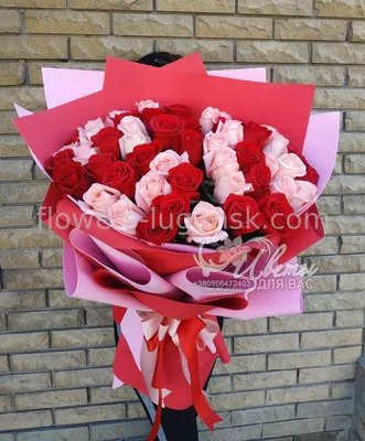 Букет из 51 белой розы Премиум (80 см) купить недорого, доставка - магазин  цветов Абари в Омске