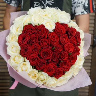 Букет 51 красная роза Фридом 50см - цена, купить букеты с доставкой в  Москве - магазин ПРОСТОЦВЕТЫ