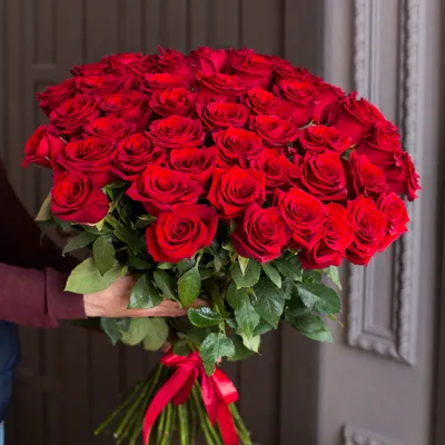 51 красная роза в букете - 80 см. за 14 990 руб. | Бесплатная доставка  цветов по Москве