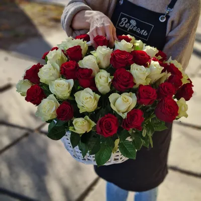 Розовые розы в коробке (L) 69-75 роз - купить в интернет-магазине Rosa Grand