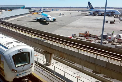 NEWSru.com :: Аэропорт в Нью-Йорке эвакуирован из-за подозрительного  предмета