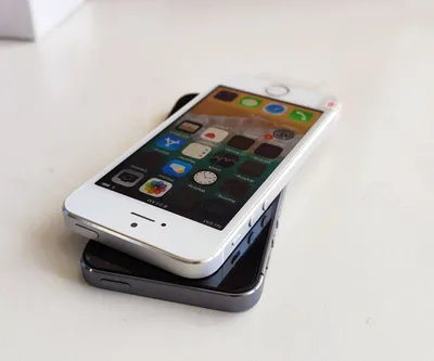 Silver Iphone 5 S · Free Stock Photo