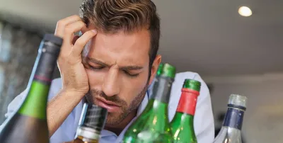 Алкоголизм – это хроническое заболевание, при котором образуется  зависимость от спиртных напитков.