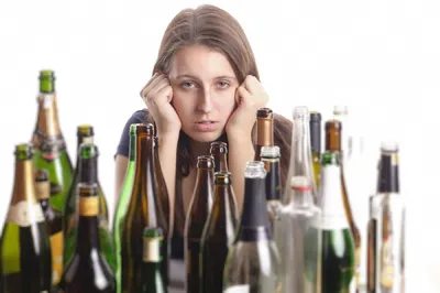 Почему женский алкоголизм считается «злокачественным» и как вернуться к  нормальной жизни