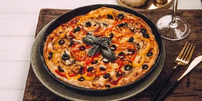 Американская пицца с тунцом, красными фасолями и Mais Стоковое Изображение  - изображение насчитывающей печет, вкусно: 46383405